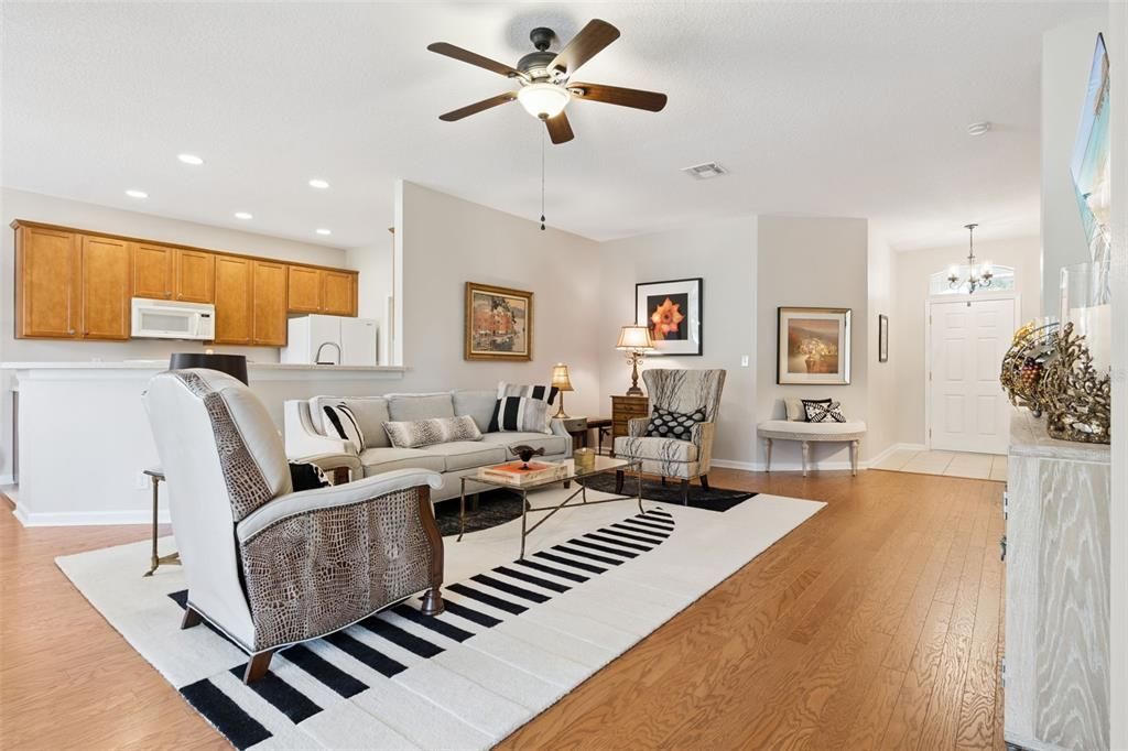 Active With Contract: $320,000 (2 beds, 2 baths, 1446 Square Feet)