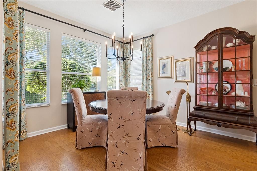 Active With Contract: $320,000 (2 beds, 2 baths, 1446 Square Feet)