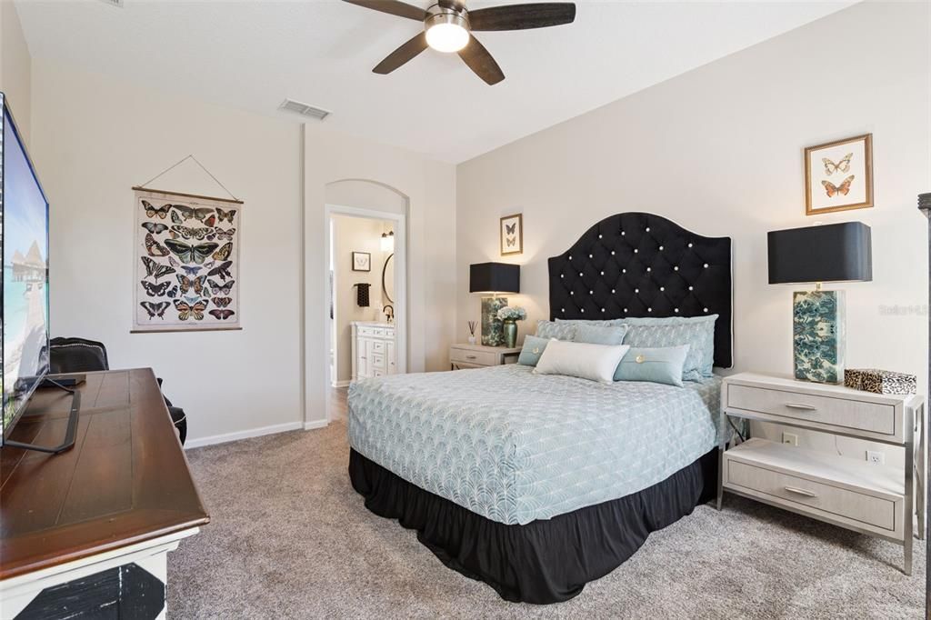 Active With Contract: $320,000 (2 beds, 2 baths, 1446 Square Feet)