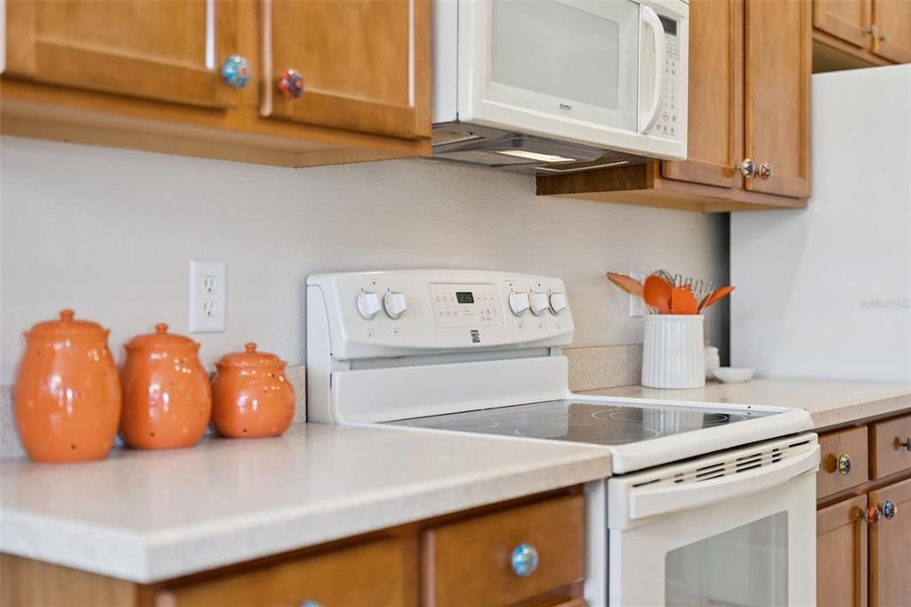 Active With Contract: $320,000 (2 beds, 2 baths, 1446 Square Feet)