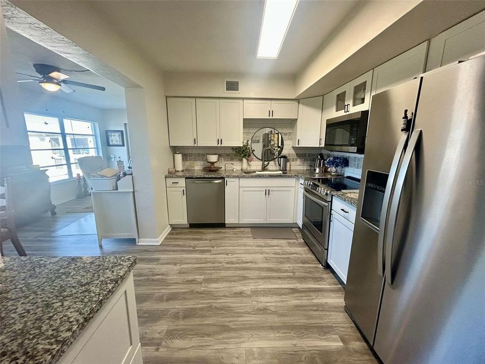 For Sale: $206,000 (2 beds, 2 baths, 1400 Square Feet)