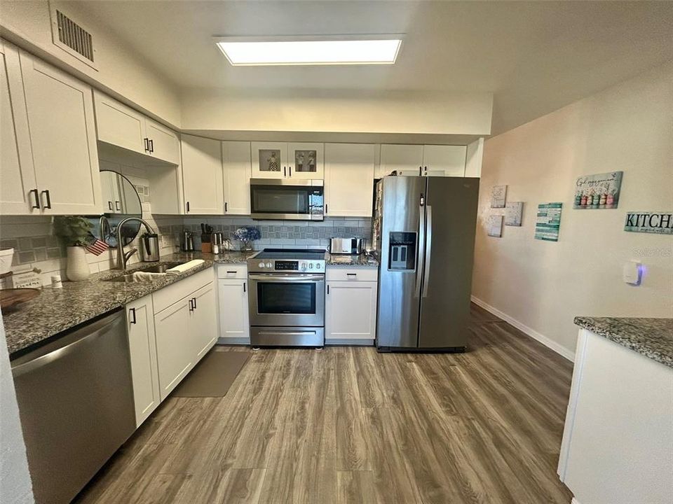 For Sale: $206,000 (2 beds, 2 baths, 1400 Square Feet)