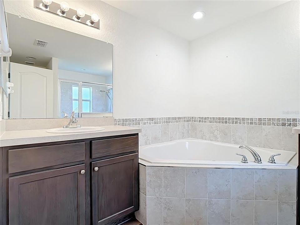 For Sale: $319,900 (3 beds, 2 baths, 1610 Square Feet)