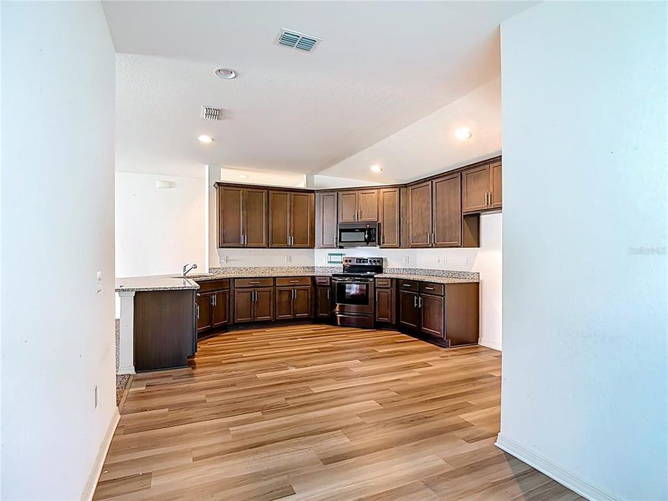 For Sale: $319,900 (3 beds, 2 baths, 1610 Square Feet)