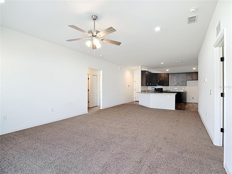 For Sale: $319,900 (3 beds, 2 baths, 1610 Square Feet)