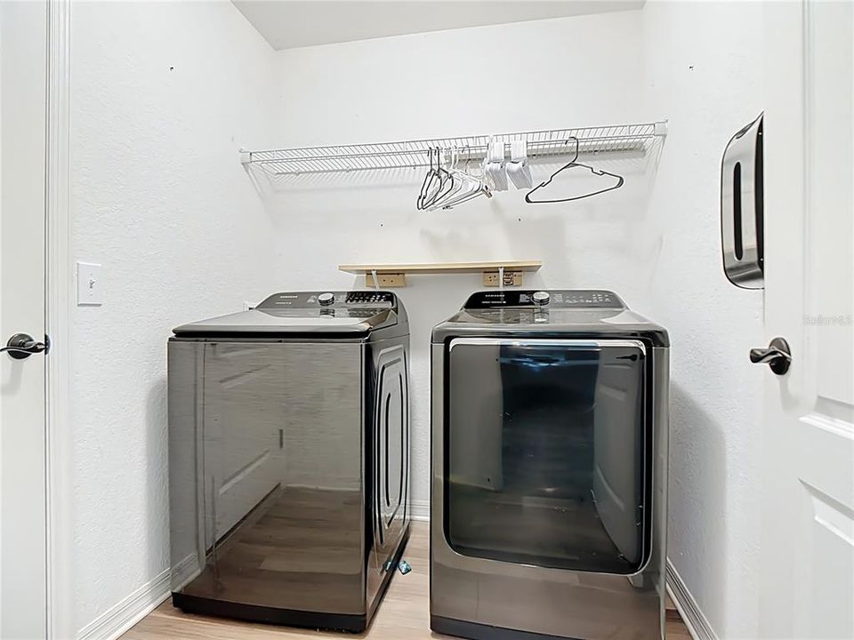 For Sale: $319,900 (3 beds, 2 baths, 1610 Square Feet)