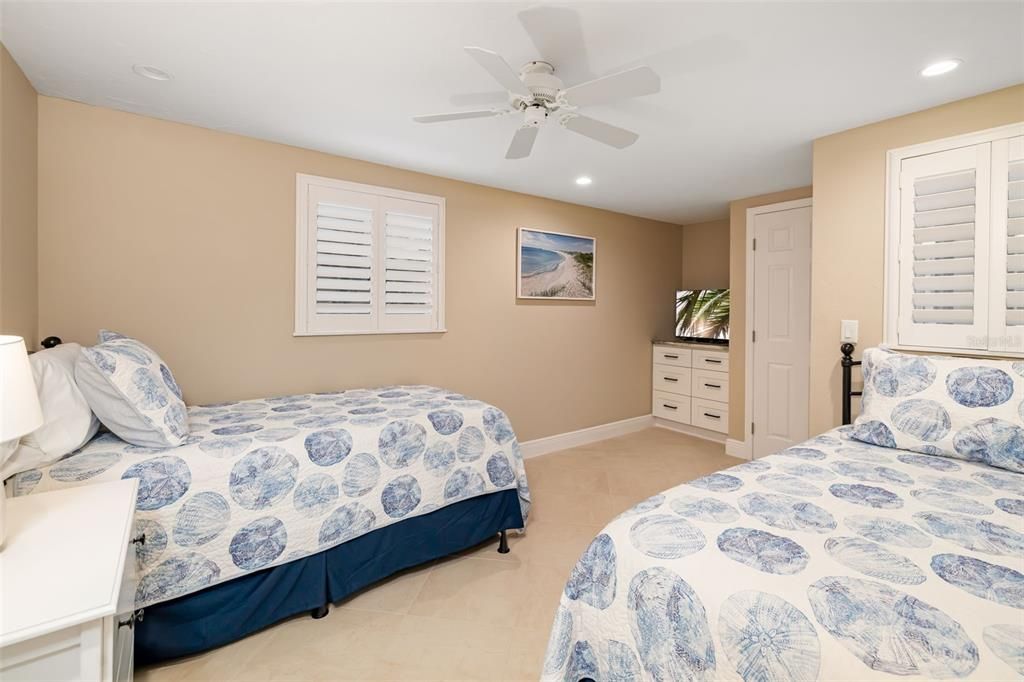 For Sale: $874,900 (2 beds, 2 baths, 1068 Square Feet)