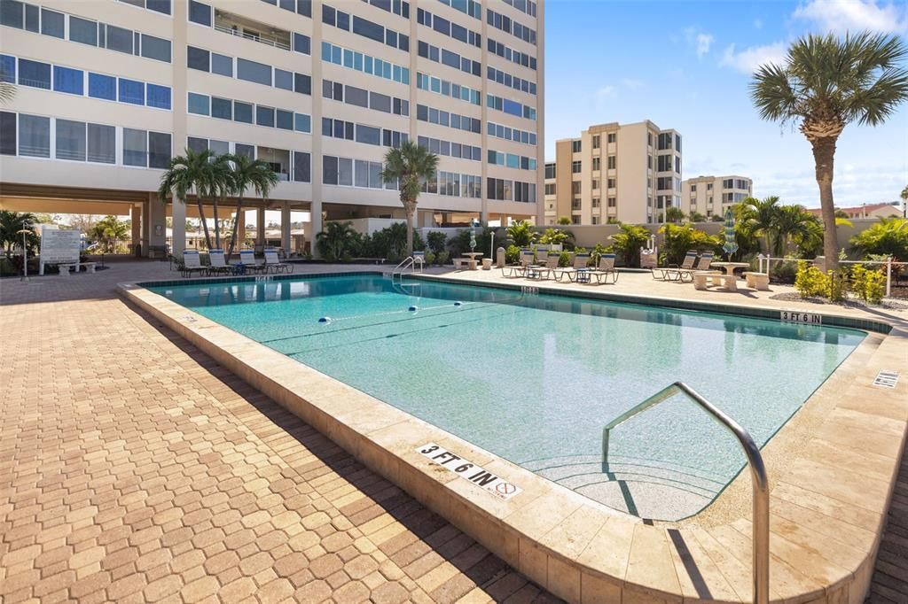 For Sale: $874,900 (2 beds, 2 baths, 1068 Square Feet)