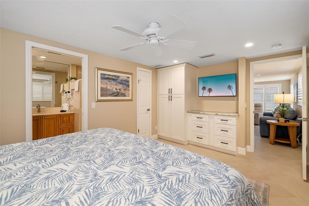 For Sale: $874,900 (2 beds, 2 baths, 1068 Square Feet)