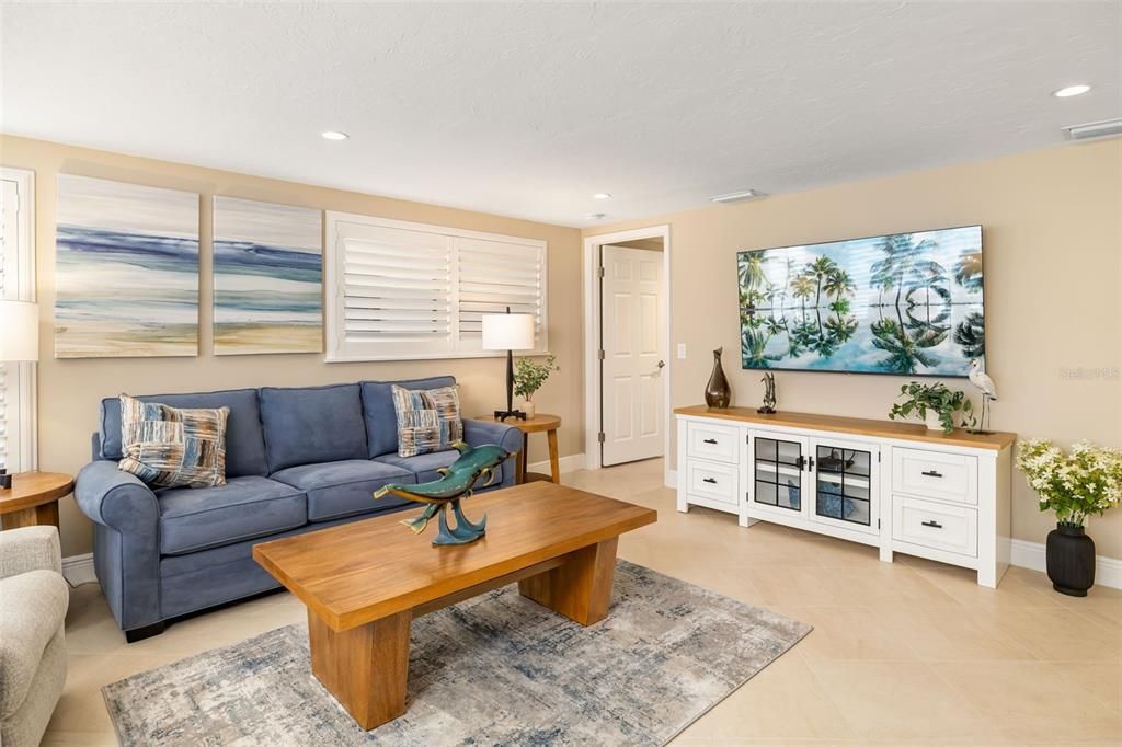 For Sale: $874,900 (2 beds, 2 baths, 1068 Square Feet)