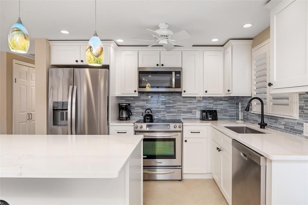 For Sale: $874,900 (2 beds, 2 baths, 1068 Square Feet)