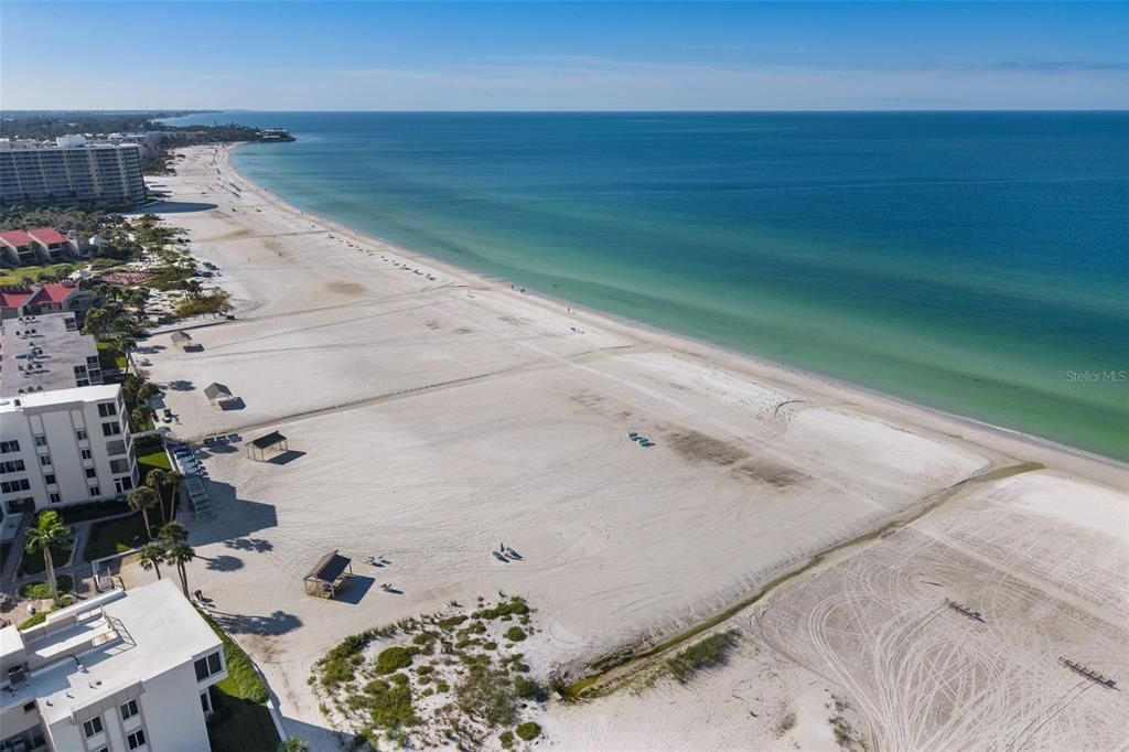 For Sale: $874,900 (2 beds, 2 baths, 1068 Square Feet)