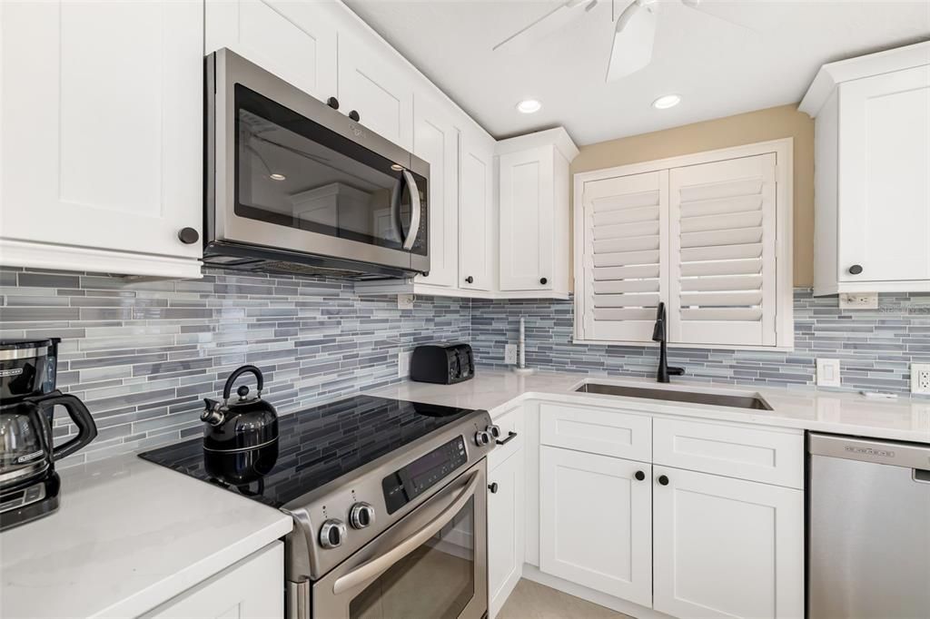 For Sale: $874,900 (2 beds, 2 baths, 1068 Square Feet)