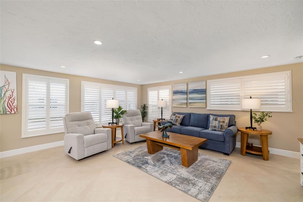 For Sale: $874,900 (2 beds, 2 baths, 1068 Square Feet)