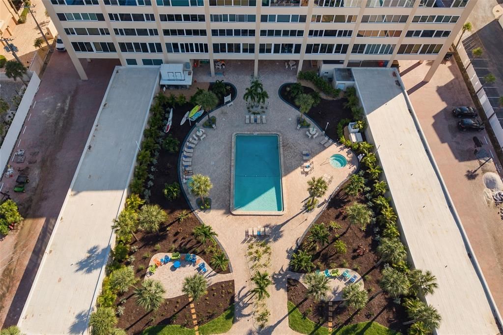 For Sale: $874,900 (2 beds, 2 baths, 1068 Square Feet)