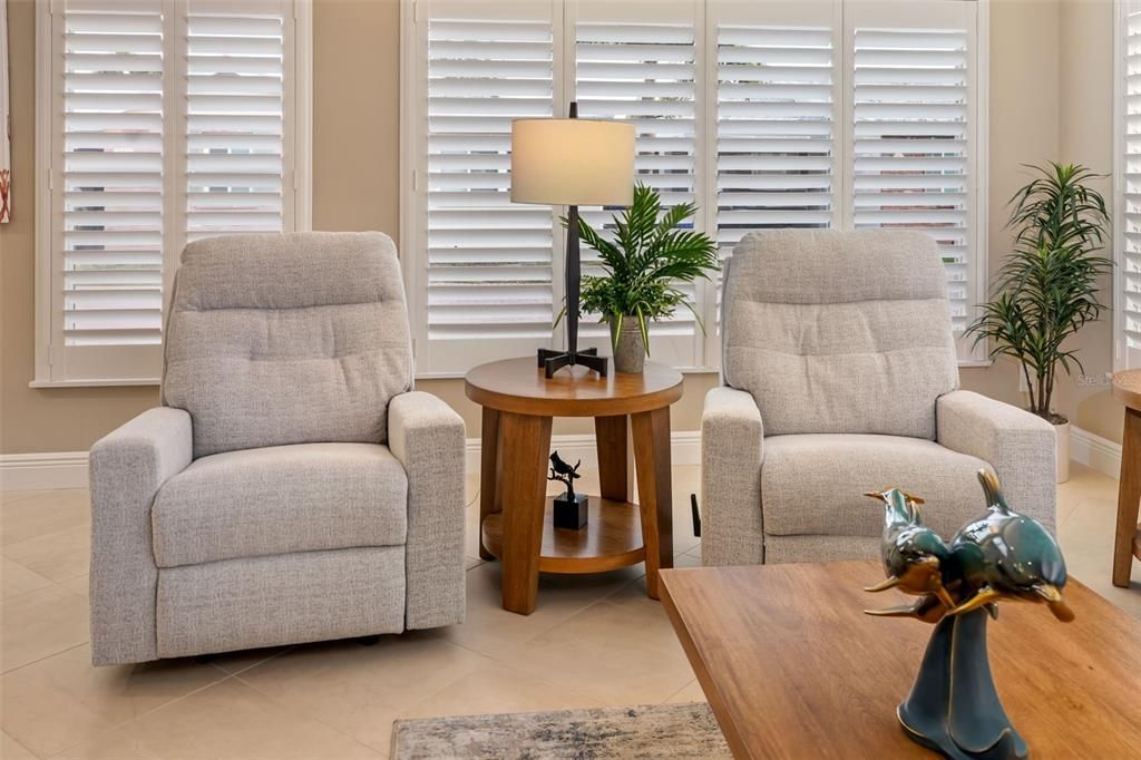 For Sale: $874,900 (2 beds, 2 baths, 1068 Square Feet)