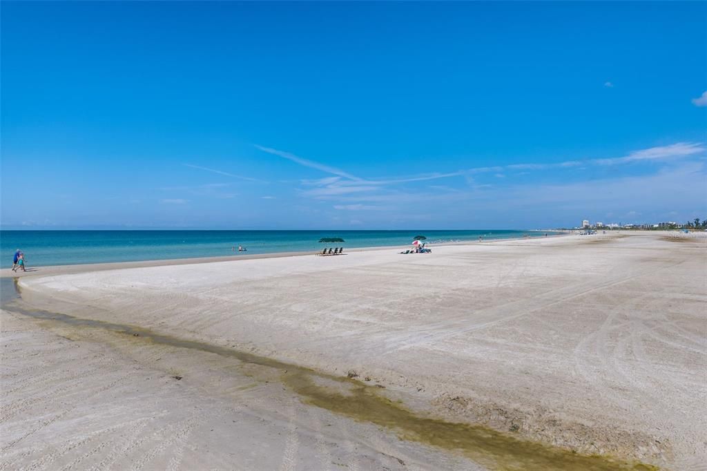 For Sale: $874,900 (2 beds, 2 baths, 1068 Square Feet)