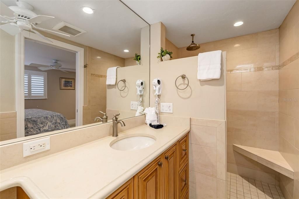 For Sale: $874,900 (2 beds, 2 baths, 1068 Square Feet)