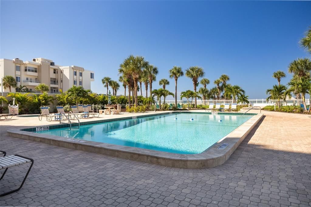 For Sale: $874,900 (2 beds, 2 baths, 1068 Square Feet)