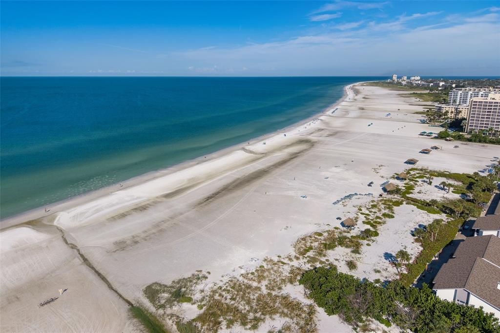 For Sale: $874,900 (2 beds, 2 baths, 1068 Square Feet)