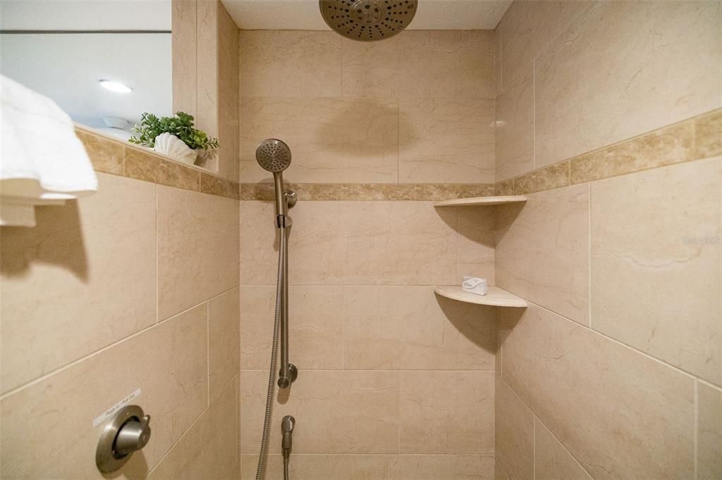 For Sale: $874,900 (2 beds, 2 baths, 1068 Square Feet)