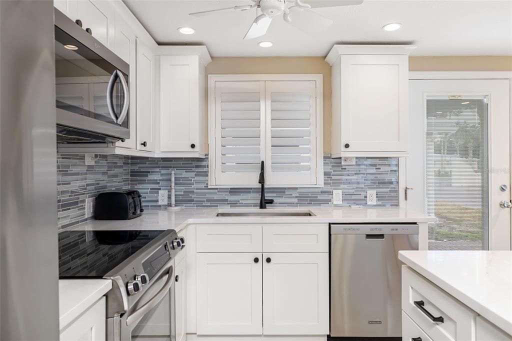 For Sale: $874,900 (2 beds, 2 baths, 1068 Square Feet)