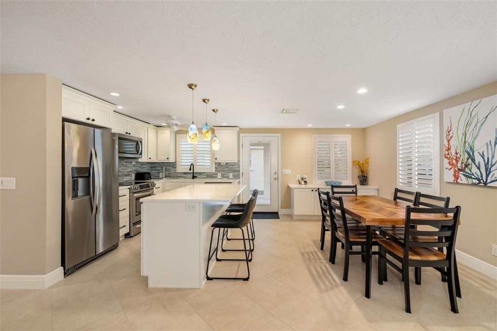 For Sale: $874,900 (2 beds, 2 baths, 1068 Square Feet)