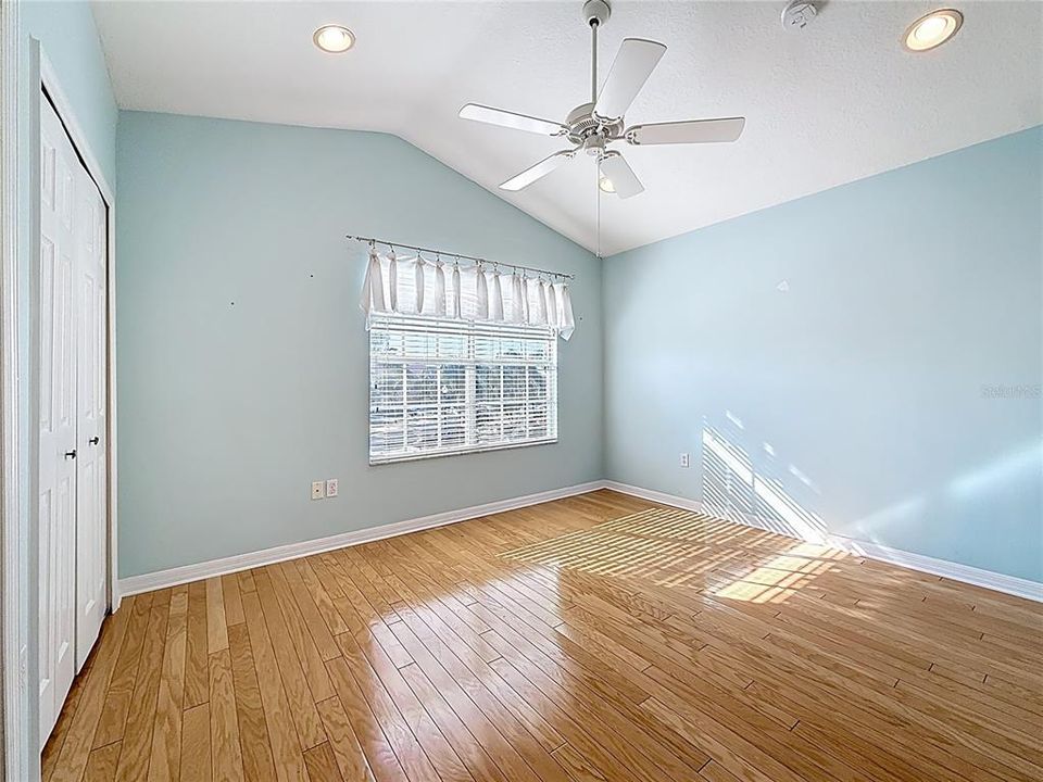 For Sale: $349,000 (2 beds, 2 baths, 1332 Square Feet)