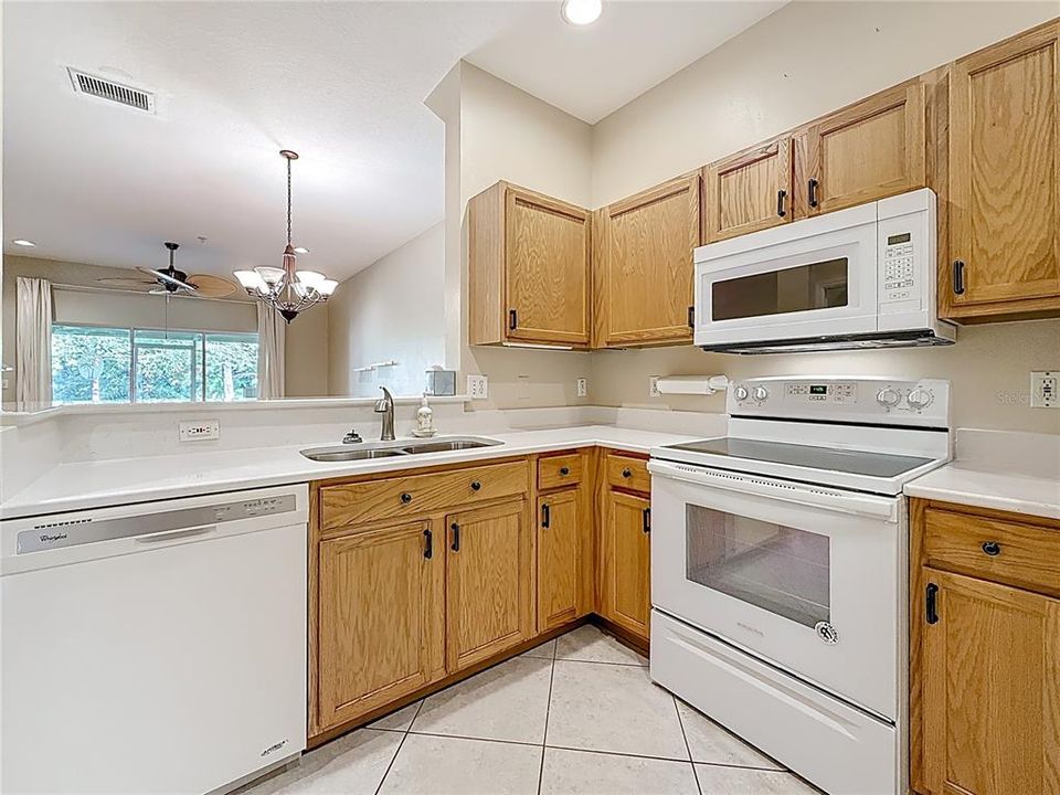 For Sale: $349,000 (2 beds, 2 baths, 1332 Square Feet)