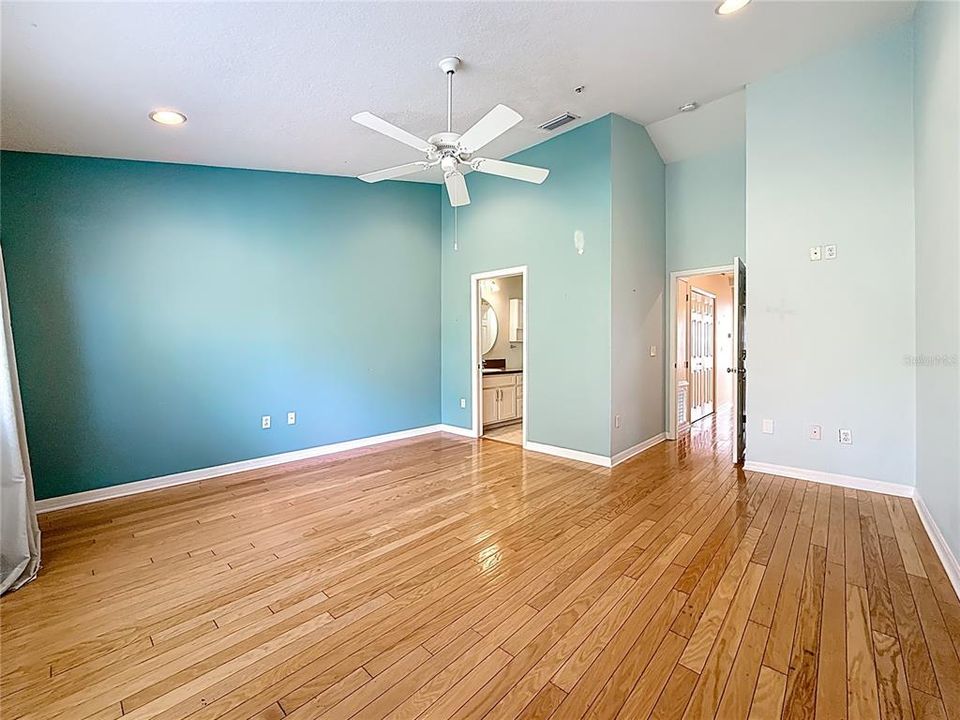 For Sale: $349,000 (2 beds, 2 baths, 1332 Square Feet)