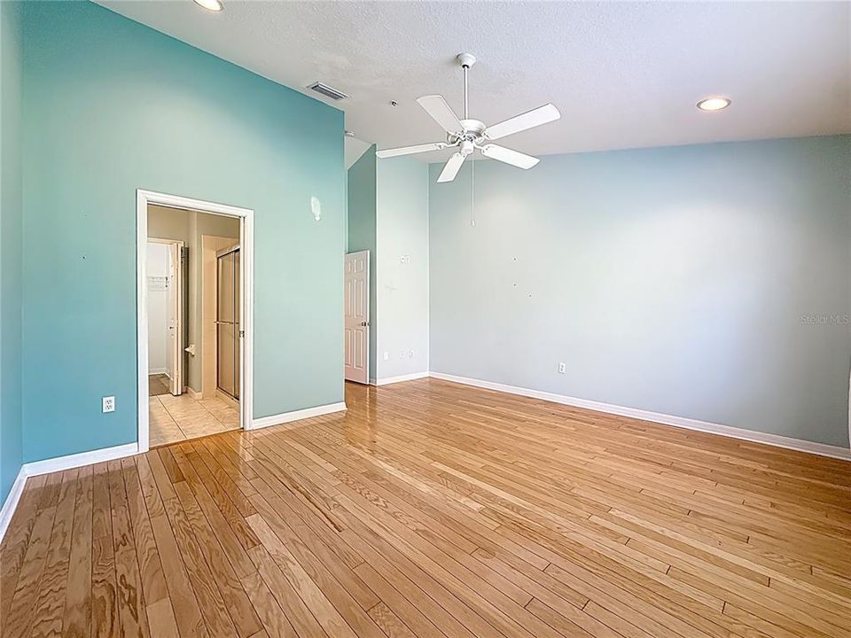 For Sale: $349,000 (2 beds, 2 baths, 1332 Square Feet)