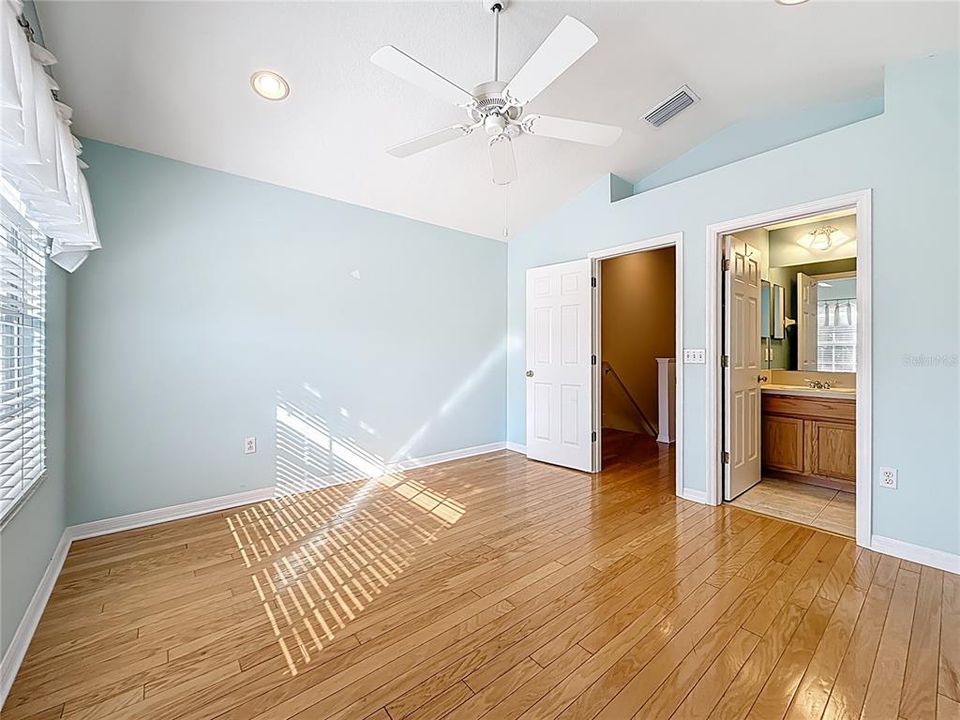 For Sale: $349,000 (2 beds, 2 baths, 1332 Square Feet)