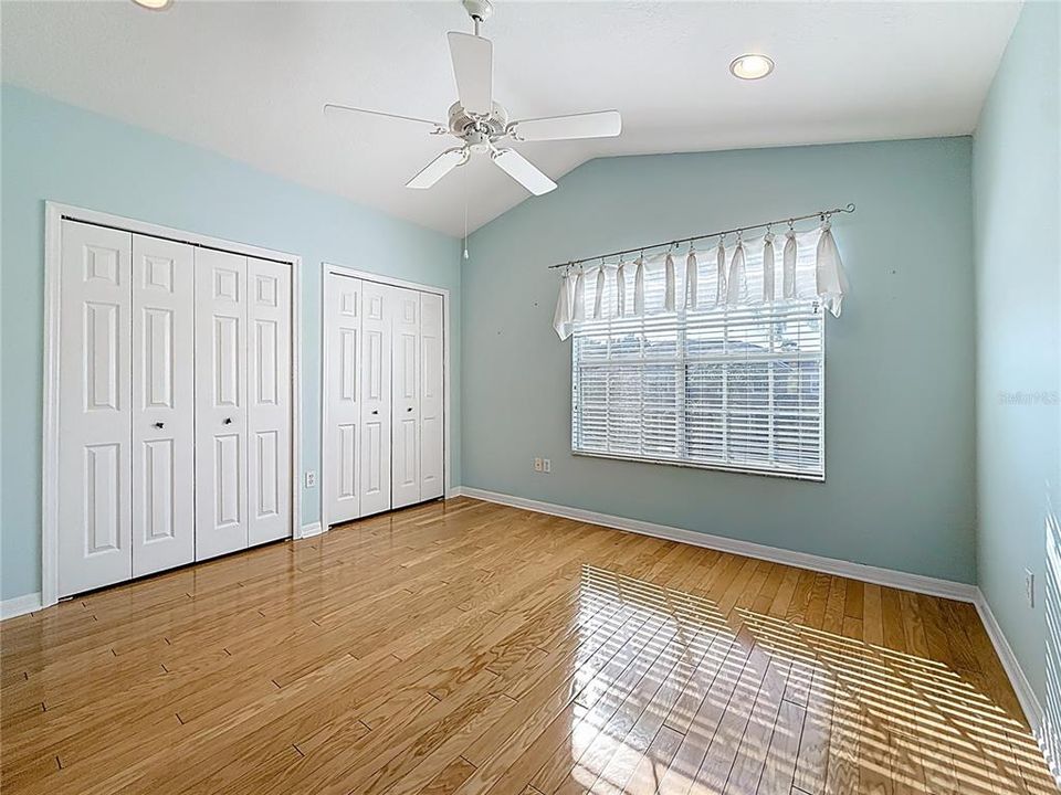 For Sale: $349,000 (2 beds, 2 baths, 1332 Square Feet)