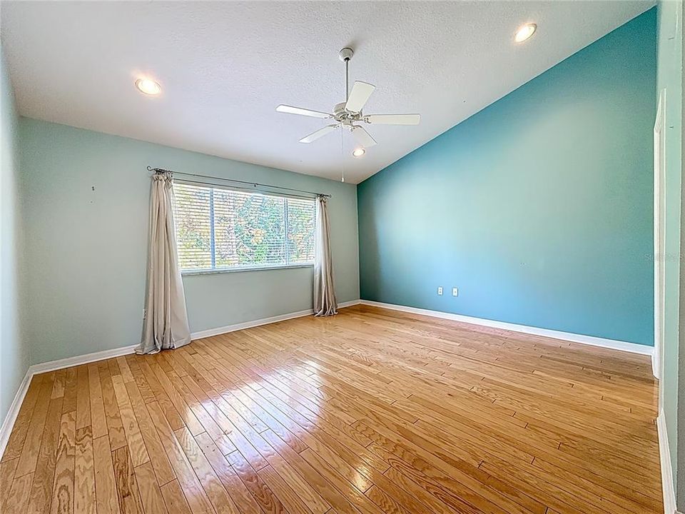 For Sale: $349,000 (2 beds, 2 baths, 1332 Square Feet)