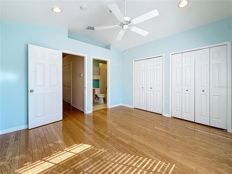 For Sale: $349,000 (2 beds, 2 baths, 1332 Square Feet)