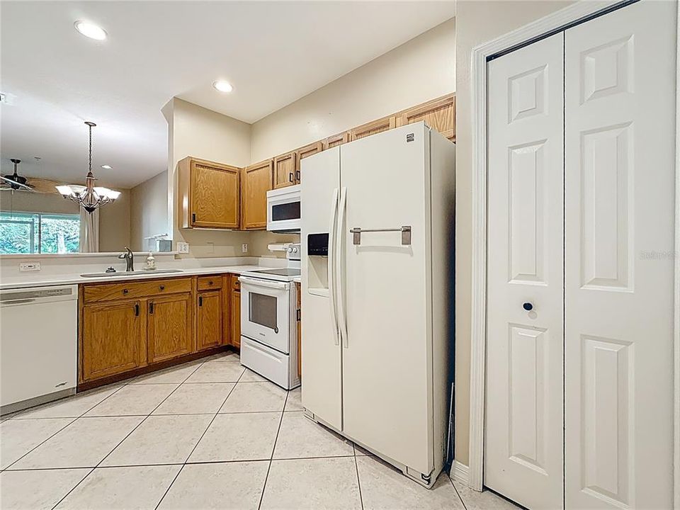 For Sale: $349,000 (2 beds, 2 baths, 1332 Square Feet)