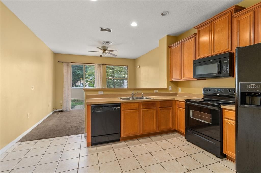 出租: $1,900 (3 贝兹, 3 浴室, 1362 平方英尺)