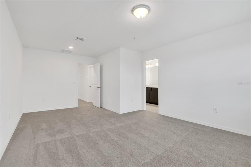 For Rent: $2,390 (4 beds, 3 baths, 1847 Square Feet)