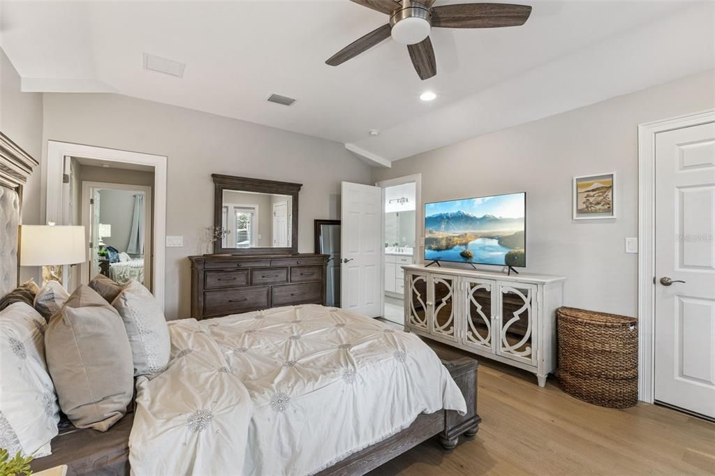 For Sale: $750,000 (3 beds, 2 baths, 2049 Square Feet)