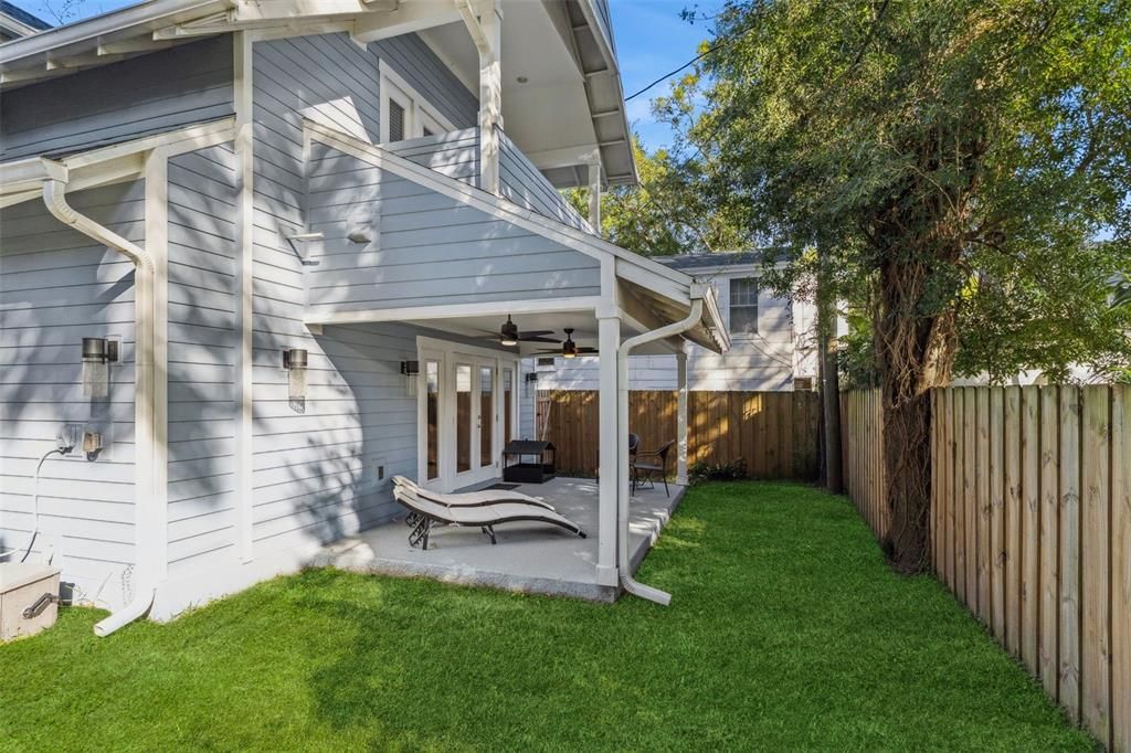 For Sale: $750,000 (3 beds, 2 baths, 2049 Square Feet)