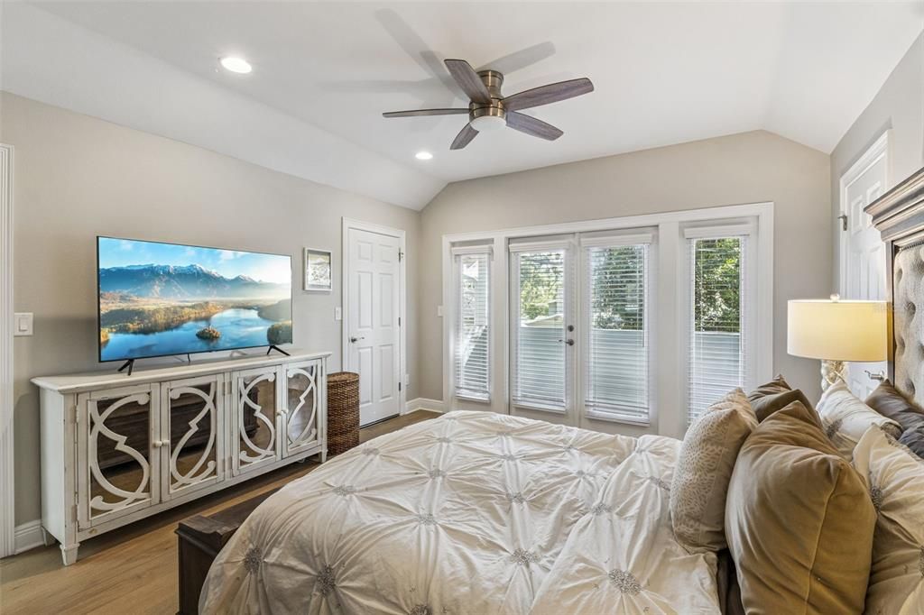 For Sale: $750,000 (3 beds, 2 baths, 2049 Square Feet)