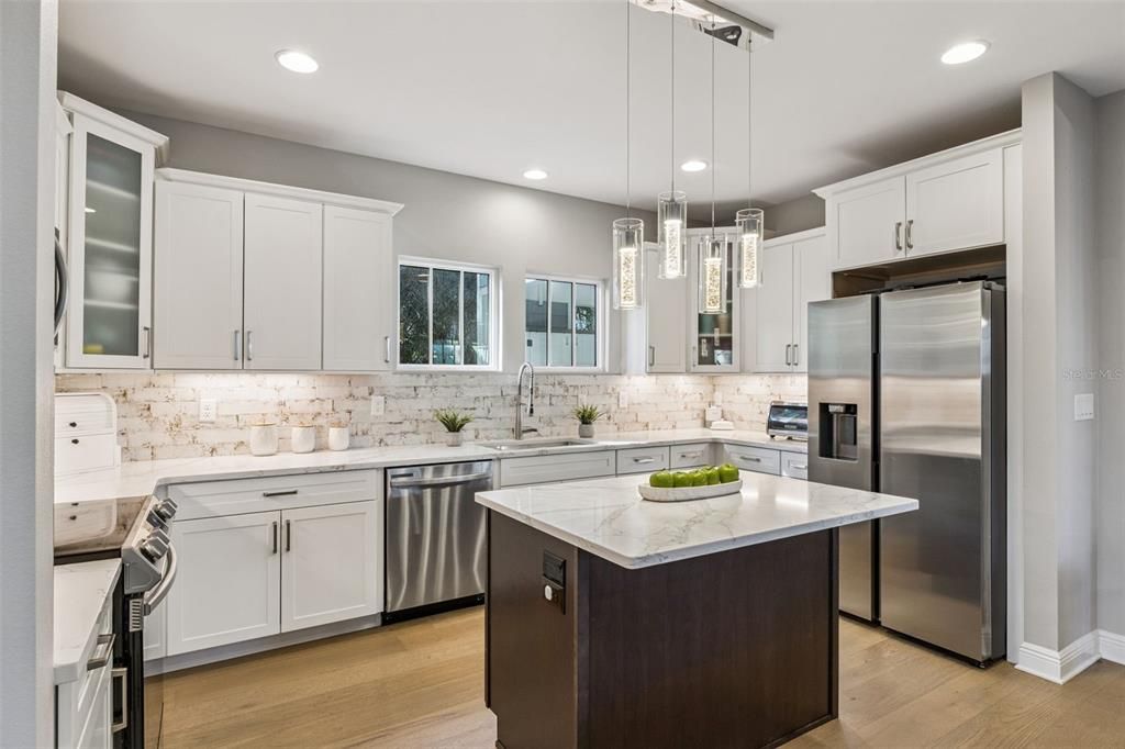 For Sale: $750,000 (3 beds, 2 baths, 2049 Square Feet)