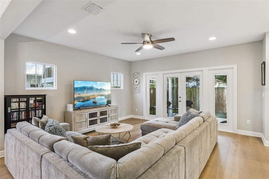 For Sale: $750,000 (3 beds, 2 baths, 2049 Square Feet)