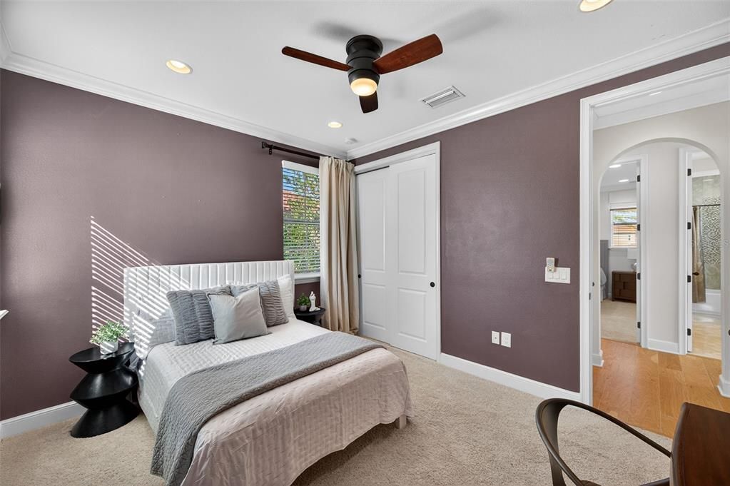 待售: $600,000 (3 贝兹, 2 浴室, 2402 平方英尺)