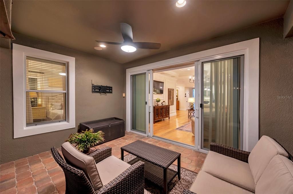 待售: $600,000 (3 贝兹, 2 浴室, 2402 平方英尺)