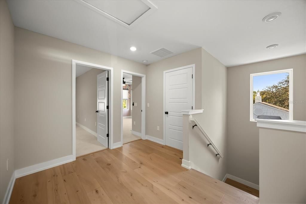 合同活跃: $994,000 (5 贝兹, 3 浴室, 2329 平方英尺)