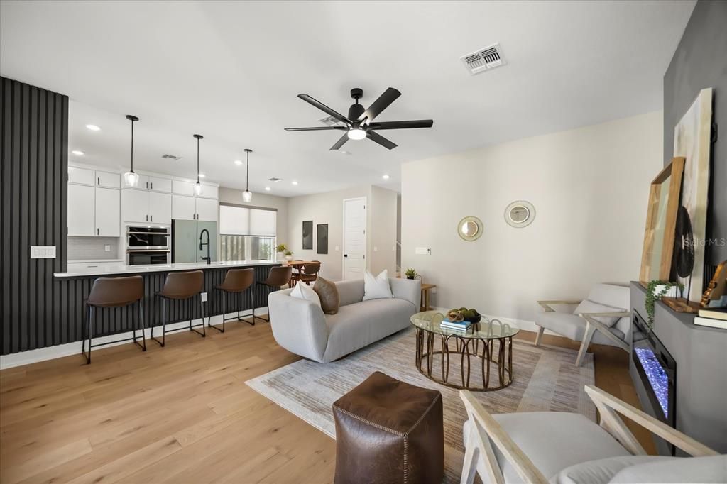 合同活跃: $994,000 (5 贝兹, 3 浴室, 2329 平方英尺)