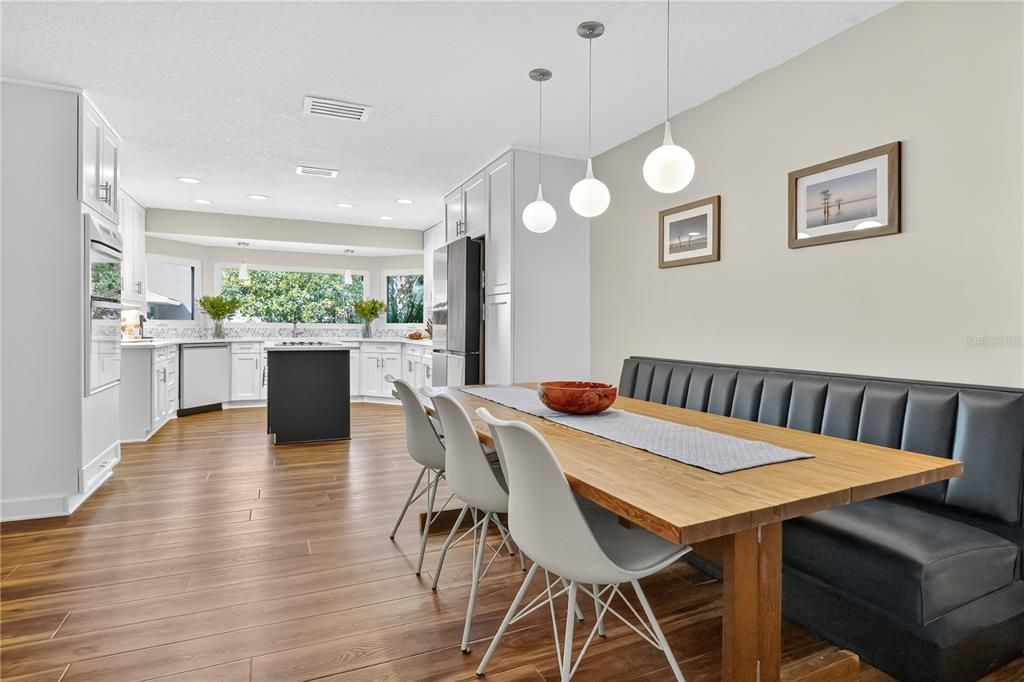 待售: $660,000 (4 贝兹, 3 浴室, 2287 平方英尺)