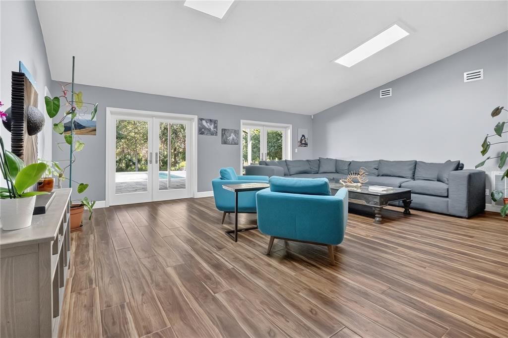 待售: $660,000 (4 贝兹, 3 浴室, 2287 平方英尺)