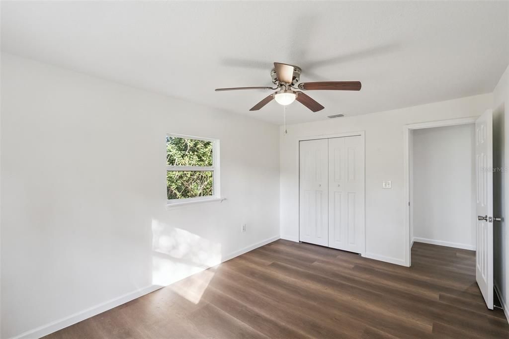 合同活跃: $319,900 (3 贝兹, 1 浴室, 1242 平方英尺)